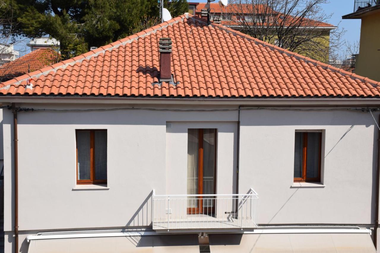 Good House- Ampio Appartamento Vicino Al Mare リミニ エクステリア 写真
