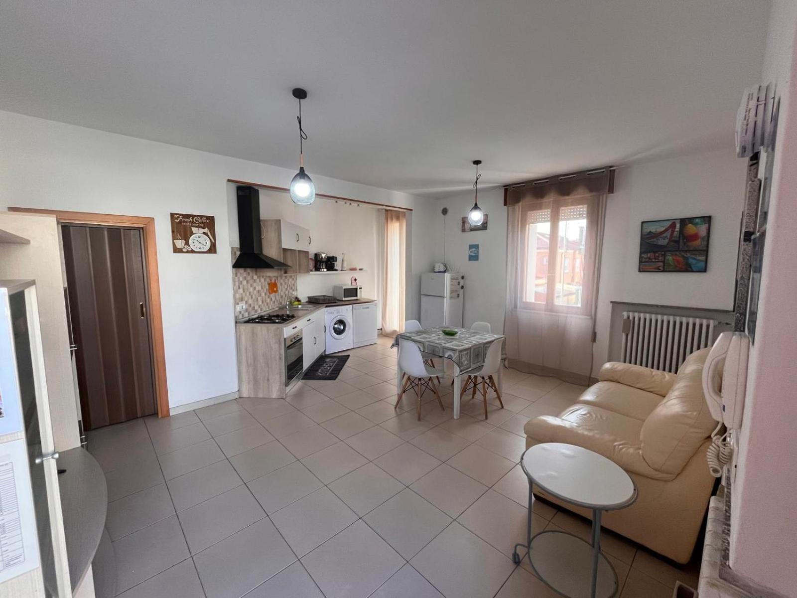 Good House- Ampio Appartamento Vicino Al Mare リミニ エクステリア 写真